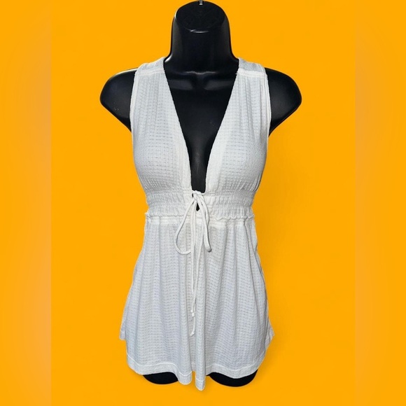 Free People Tops - Free People White Plunging tank top with adjustable tie front